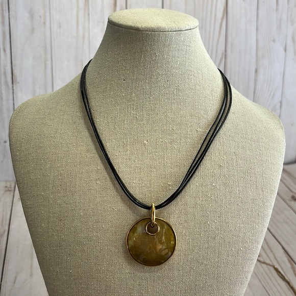 Lia Sophia Set Choker with Golden Pendant and Matching Earring - Picture 2 of 8